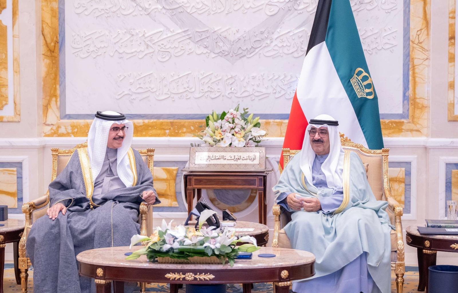 معالي وزير الداخلية ينقل تحيات وتقدير جلالة الملك وسمو ولي العهد رئيس مجلس الوزراء إلى سمو أمير الكويت وولي العهد ويشيد بالجهود المشتركة لتعزيز التعاون بين البلدين خاصة في المجال الأمني<